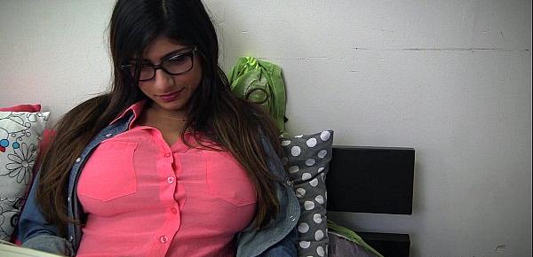  Blowjob Lessons with Controversial Pornstar Mia Khalifa (mk13818)